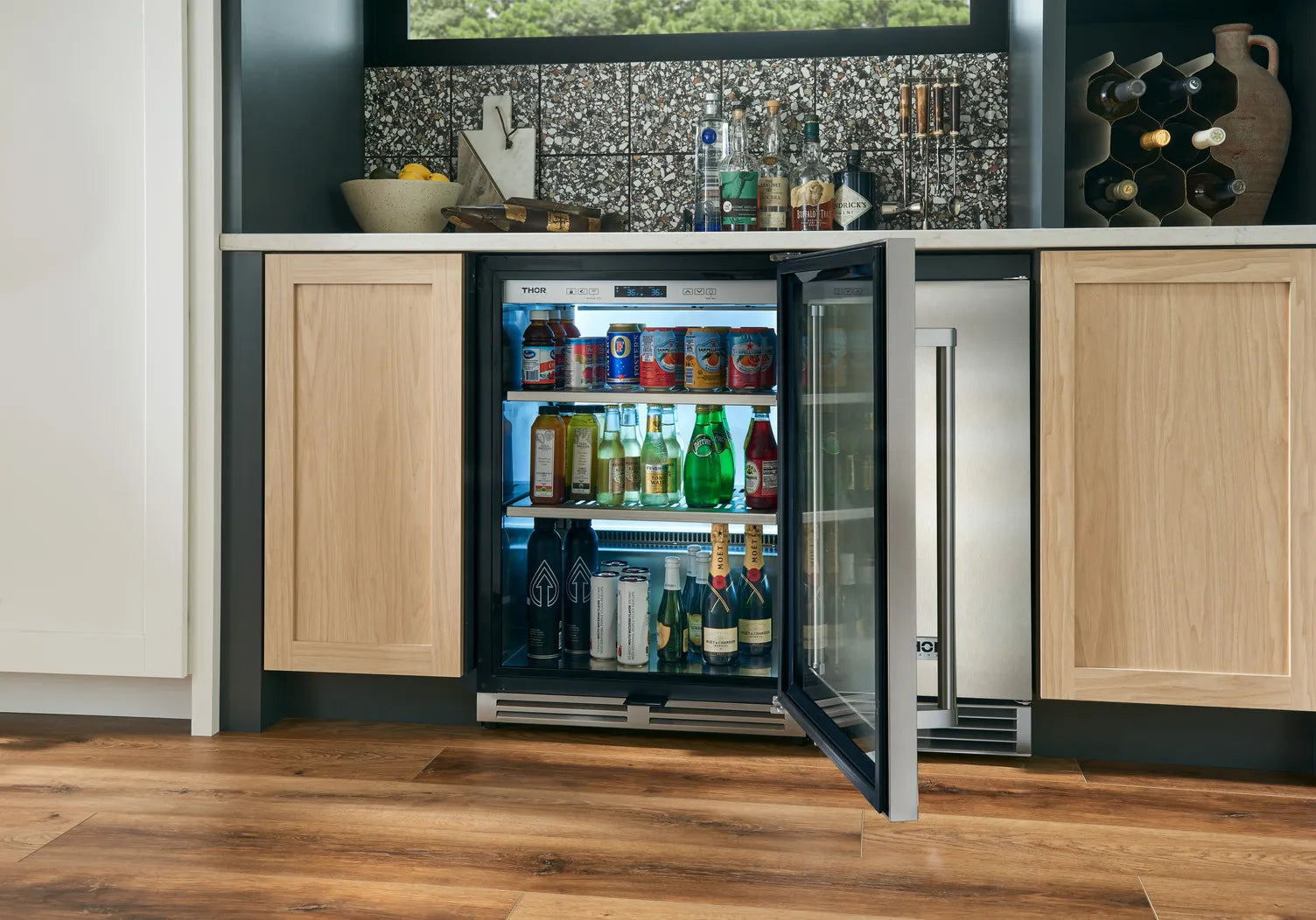 24 Inch Professional Undercounter Beverage Cooler – TBR24U